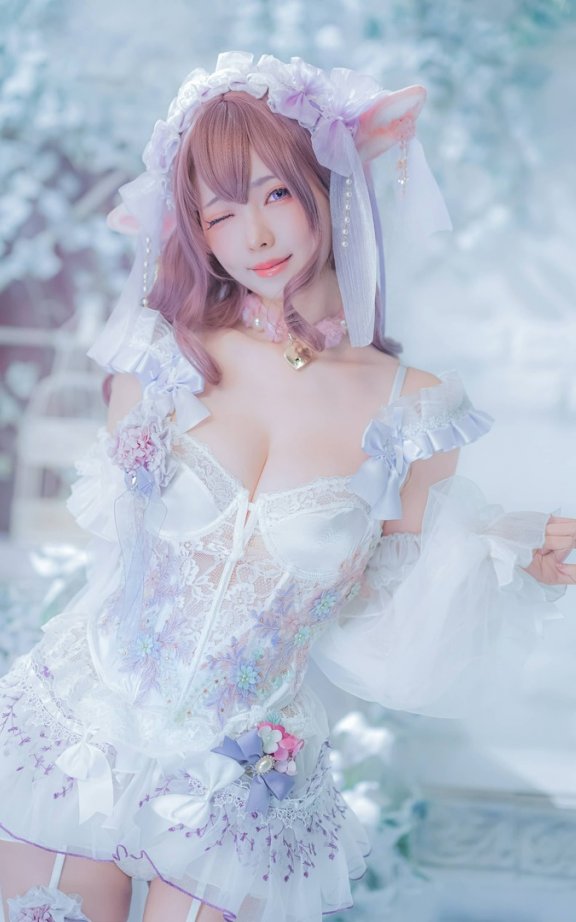 ElyEE子原创cos:白紫蕾丝风格尽显女私房主的清冷梦幻气质
