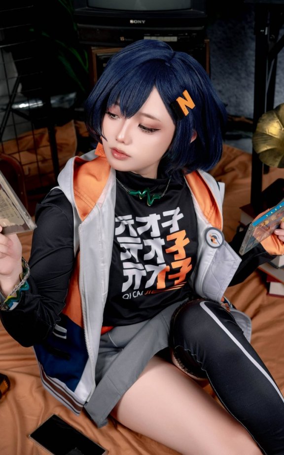 Messie Huang铃COS:演绎Random Play少女的灵动与魅力