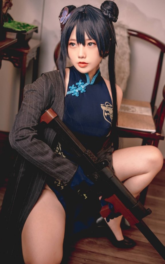 旗袍龙华妃咲COS:Messie Huang展现东方的优雅与力量感