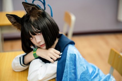 四巫日モミ桐生桔梗cos:兽耳水手服,演绎教室里的猫系少女