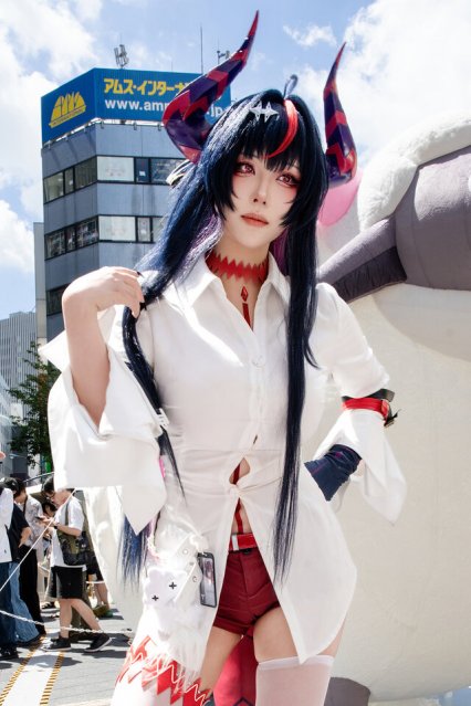 菌烨tako异环真红cos|紫红龙角搭配藏青长发帅气与俏皮兼具