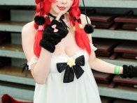 餓小璇miu异环娜娜莉COS:红发猫娘亮相,俏皮造型相当吸睛