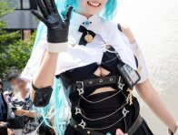异环薄荷cos赏析|Suzura池袋快闪现场演绎蓝发猫耳的看板娘
