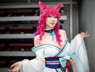 餓小璇miu阿狸COS:粉色狐耳搭配和风华服,九尾狐魅力十足