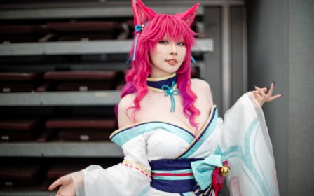餓小璇miu阿狸COS:粉色狐耳搭配和风华服,九尾狐魅力十足