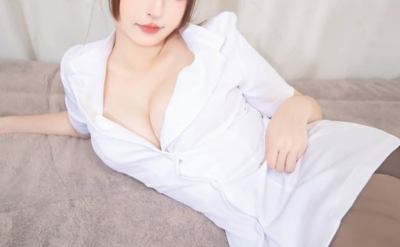 神楽坂真冬值勤护士COS赏析：白色制服与日系风格视觉魅力