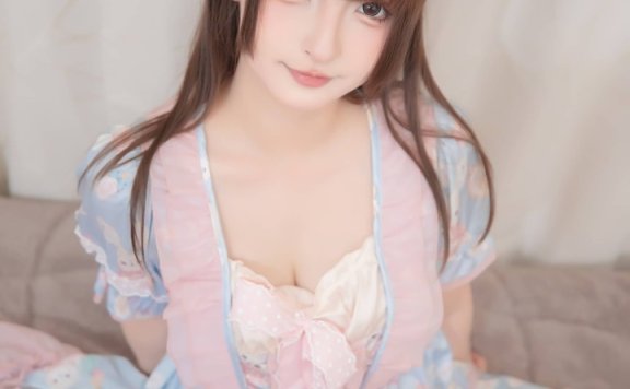神楽坂真冬馒头雪糕COS:粉蓝色调与日系人像摄影甜美表达
