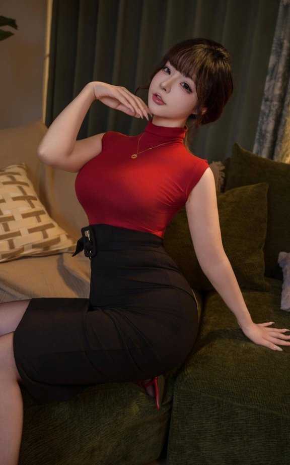 yuuhui玉汇下属之妻cos:演绎温婉人妻与干练OL的气质交织