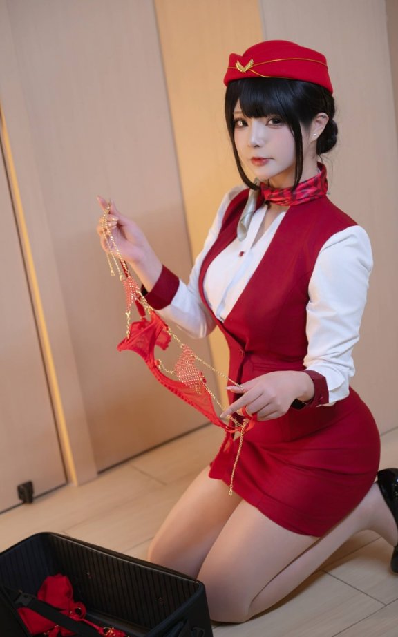 yuuhui玉汇空姐COS赏析:升舱服务2藏在制服下的灵动质感